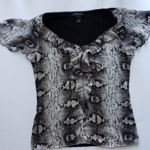 CUTE RUFFLE TOP💜 - Picture 4 of 4